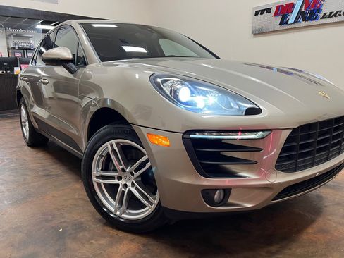 Used 2017 Porsche Macan BASE image 38
