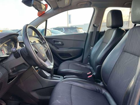 Used 2019 Chevrolet Trax LT w/ LT Convenience Package image 17