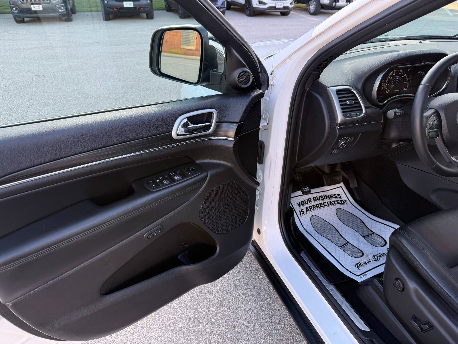 Used 2019 Jeep Grand Cherokee Limited AWD/4WD image 9