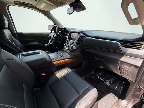 Used 2015 Chevrolet Suburban LTZ RWD image 21