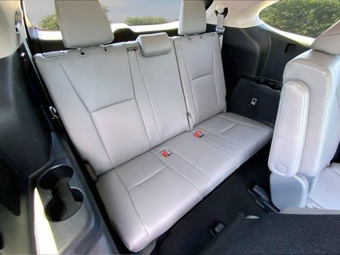 Used 2023 Toyota Highlander XLE AWD/4WD image 26