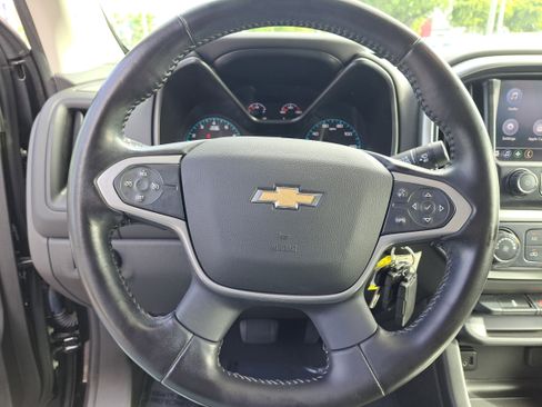 Used 2022 Chevrolet Colorado LT w/ LT Convenience Package image 11