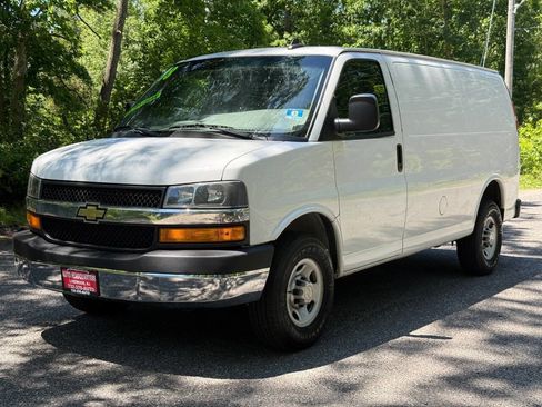 Used 2018 Chevrolet Express 2500 w/ Chrome Appearance Package RWD image 1