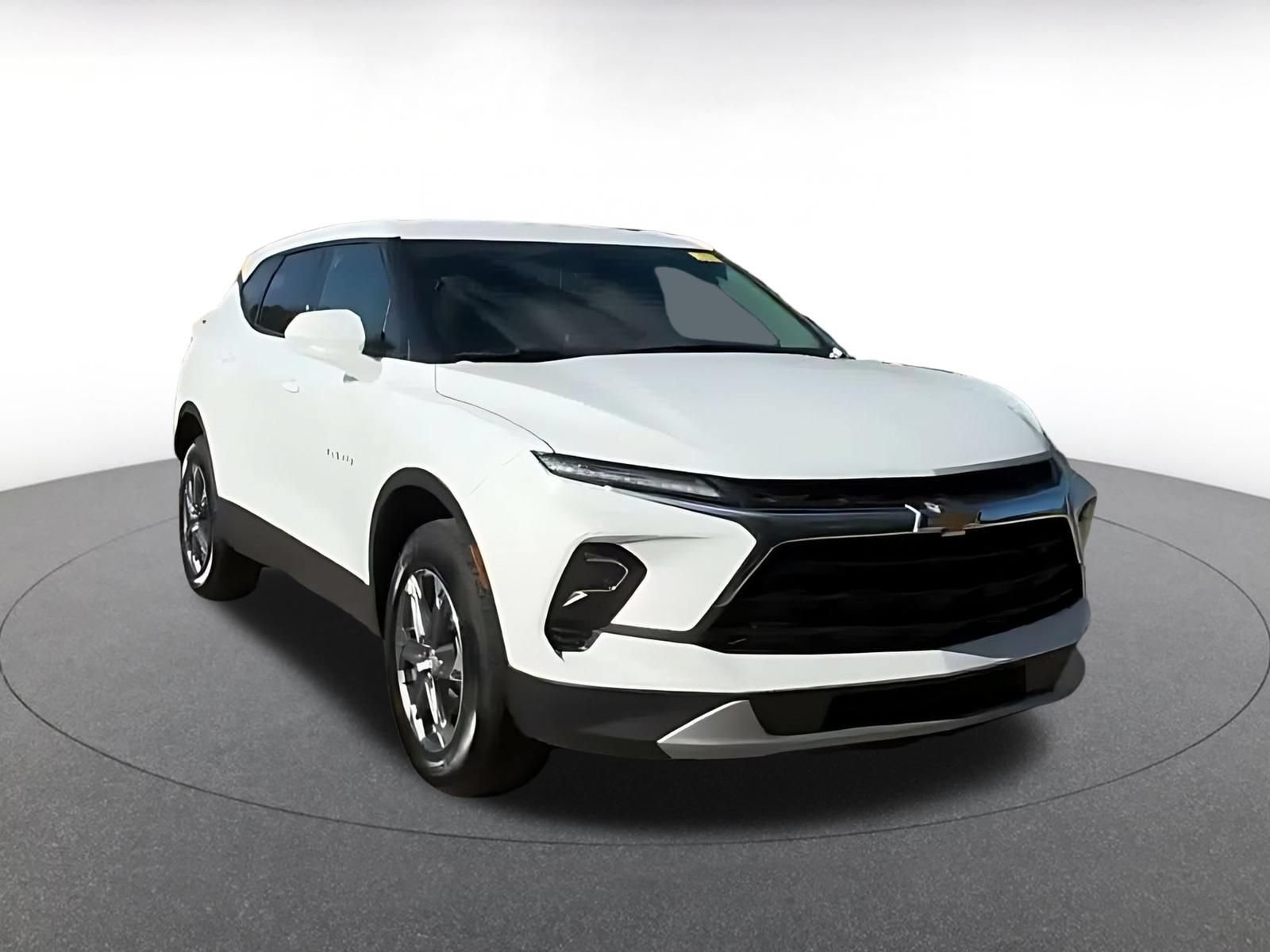 Used 2026 Chevrolet Blazer LT FWD image 3
