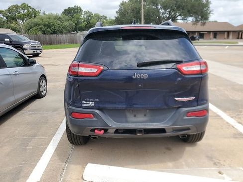 Used 2015 Jeep Cherokee Trailhawk w/ Comfort/Convenience Group AWD/4WD image 7