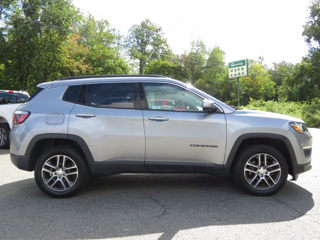 Used 2018 Jeep Compass Latitude w/ Popular Equipment Group AWD/4WD image 4