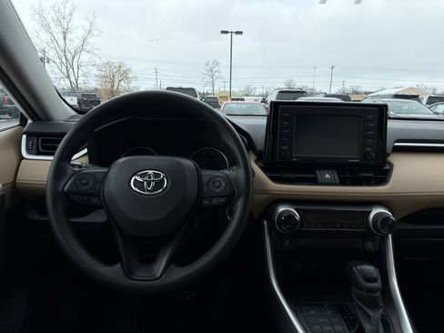 Used 2021 Toyota RAV4 XLE w/ Carpet Mat Package (TMS) image 12