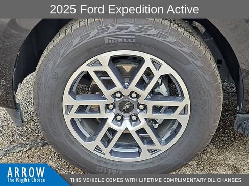 Used 2025 Ford Expedition Active AWD/4WD image 17