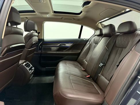 Used 2020 BMW 750i xDrive image 30