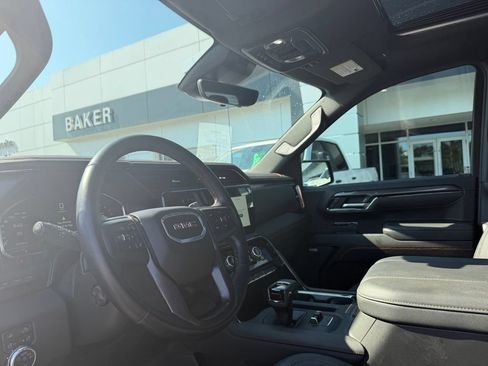 Used 2025 GMC Sierra 1500 AT4 w/ AT4 Premium Package AWD/4WD image 14