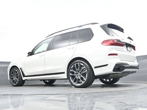 Used 2021 BMW X7 M50i w/ Dynamic Handling Package AWD/4WD image 33