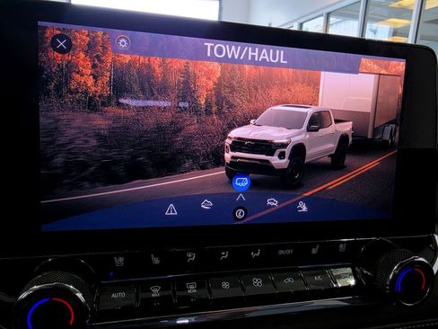 Used 2024 Chevrolet Colorado ZR2 w/ ZR2 Convenience Package III AWD/4WD image 41