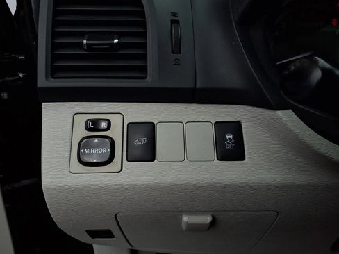 Used 2011 Toyota Venza w/ Premium Pkg #2 FWD image 14