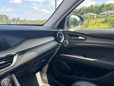 Used 2018 Alfa Romeo Stelvio Ti AWD/4WD image 16