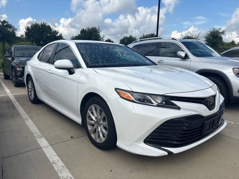 Used 2020 Toyota Camry LE w/ Carpet Mat Package FWD image 3