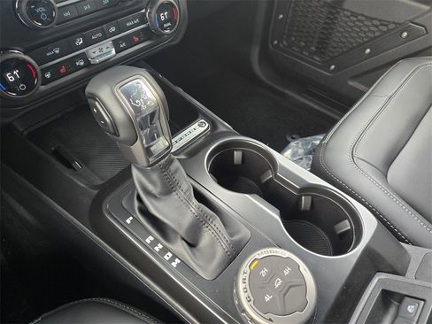 New 2025 Ford Bronco Outer Banks w/ Black Appearance Package image 20