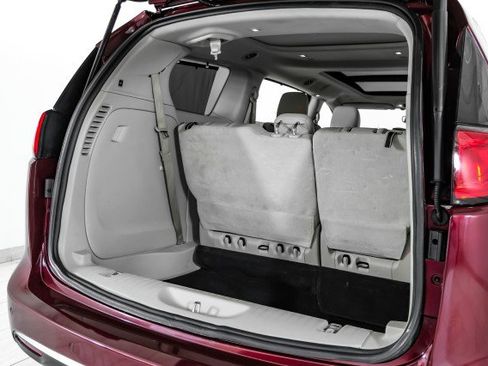 Used 2020 Chrysler Pacifica Limited image 45