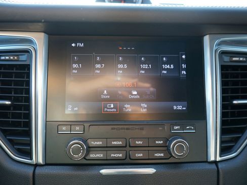 Used 2017 Porsche Macan S image 30