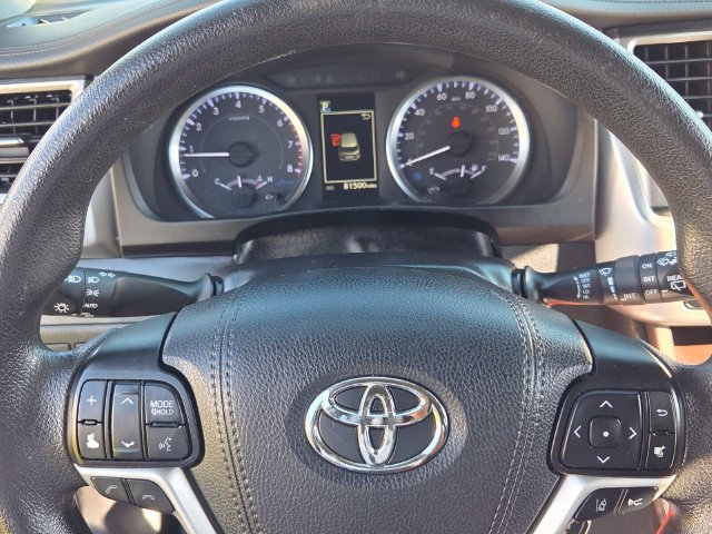 Used 2019 Toyota Highlander LE FWD image 24