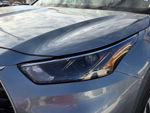 Used 2023 Toyota Highlander XLE image 12