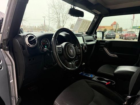 Used 2013 Jeep Wrangler Unlimited Sahara w/ Connectivity Group image 15