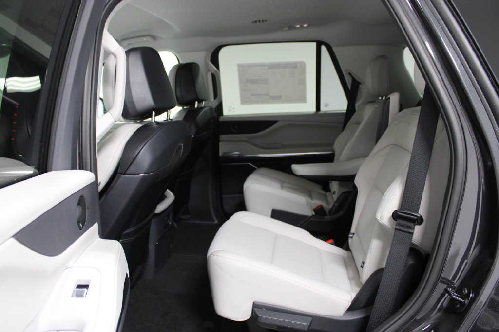 New 2026 Lincoln Navigator Premiere AWD/4WD image 26