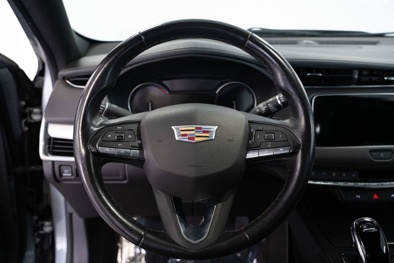 Used 2023 Cadillac XT4 Premium Luxury AWD/4WD image 12