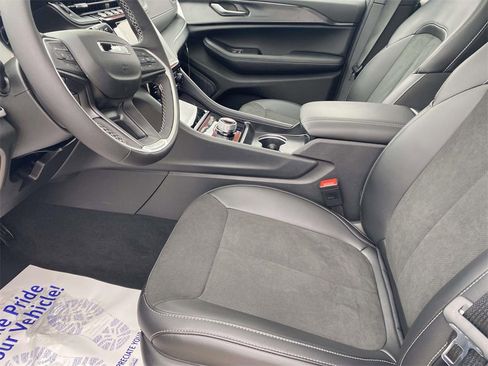 New 2025 Jeep Grand Cherokee Altitude image 43