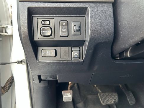 Used 2017 Toyota Tundra SR5 w/ SR5 Upgrade Package AWD/4WD image 18