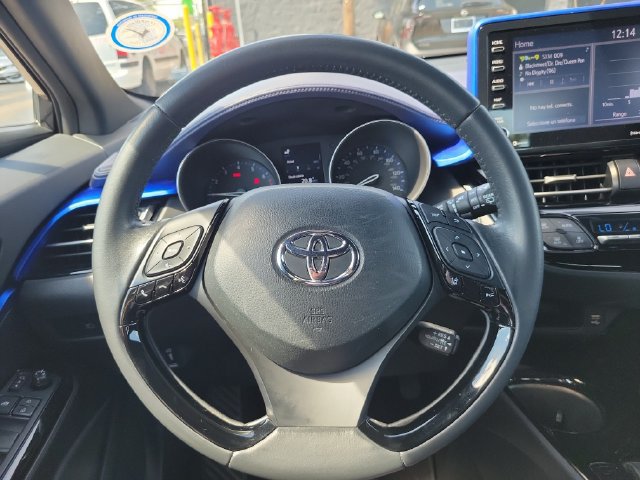 Used 2021 Toyota C-HR XLE FWD image 18