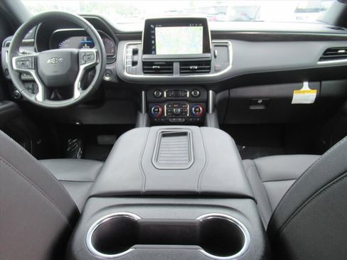 Used 2024 Chevrolet Suburban Z71 w/ Luxury Package AWD/4WD image 12