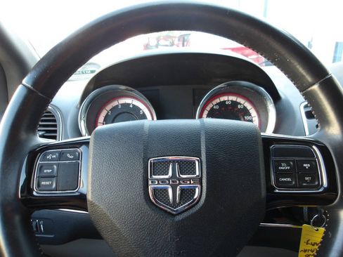Used 2017 Dodge Grand Caravan SXT FWD image 14