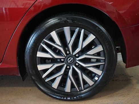 Used 2024 Nissan Altima 2.5 SV image 10