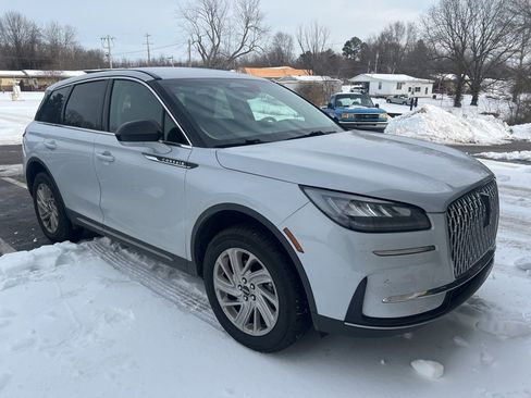 Used 2025 Lincoln Corsair Premiere image 2