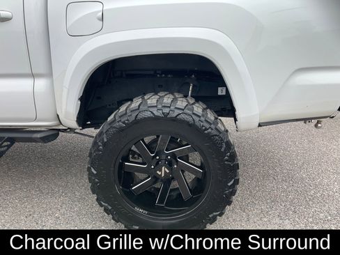 Used 2023 Toyota Tacoma SR5 w/ Technology Package image 9