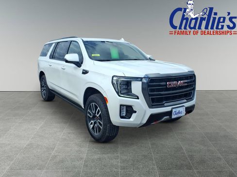 Used 2023 GMC Yukon XL AT4 w/ AT4 Premium Plus Package AWD/4WD image 3