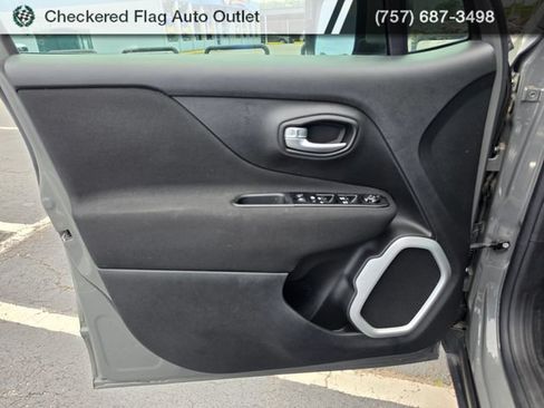 Used 2021 Jeep Renegade Latitude w/ Luxury Group I FWD image 20