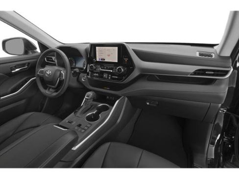 Used 2024 Toyota Highlander XLE AWD/4WD image 18