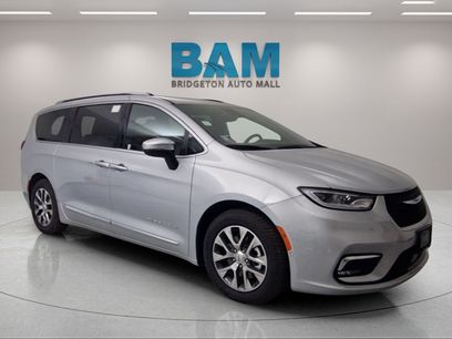 Used 2023 Chrysler Pacifica Pinnacle