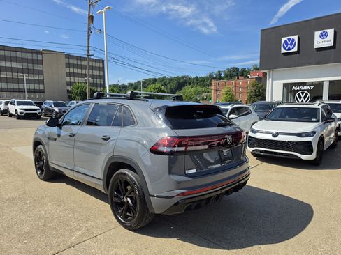 Used 2025 Volkswagen Atlas Cross Sport SEL R-Line AWD/4WD image 4