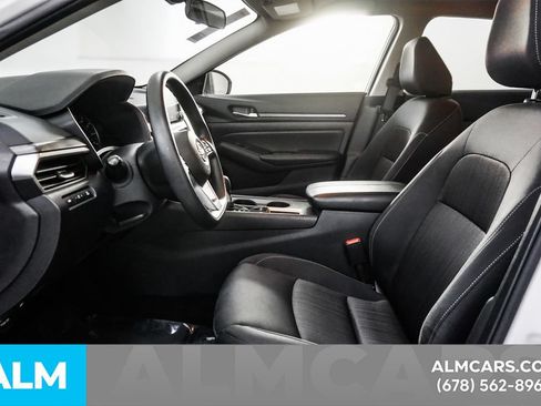 Used 2025 Nissan Altima 2.5 SV FWD image 16