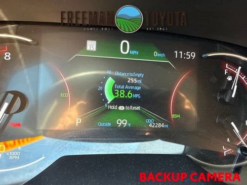 Used 2025 Toyota RAV4 XLE AWD/4WD image 8