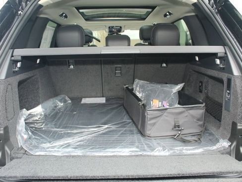 New 2026 Land Rover Range Rover SE image 16