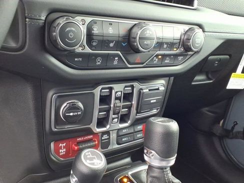 New 2026 Jeep Gladiator Mojave w/ Safety Group image 9