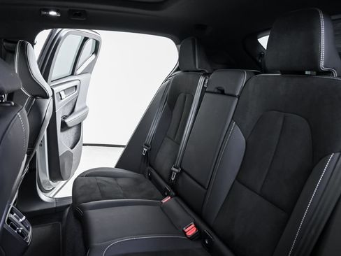 Certified 2025 Volvo XC40 B5 Plus image 22