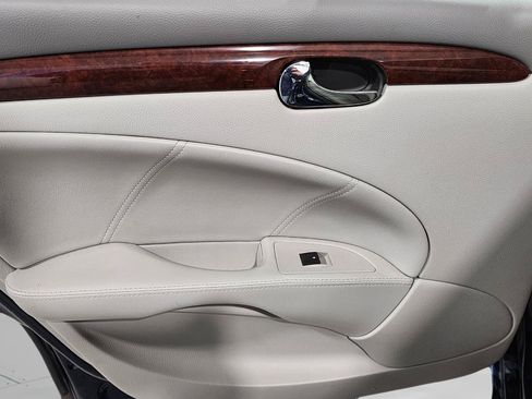 Used 2008 Buick Lucerne CXL w/ Ultra Confidence Package FWD image 27