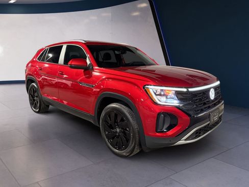 Used 2024 Volkswagen Atlas Cross Sport SE image 7