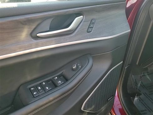 Used 2022 Jeep Grand Cherokee L Limited image 9