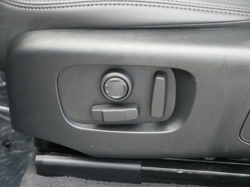 Used 2025 Land Rover Range Rover Velar Dynamic SE image 15