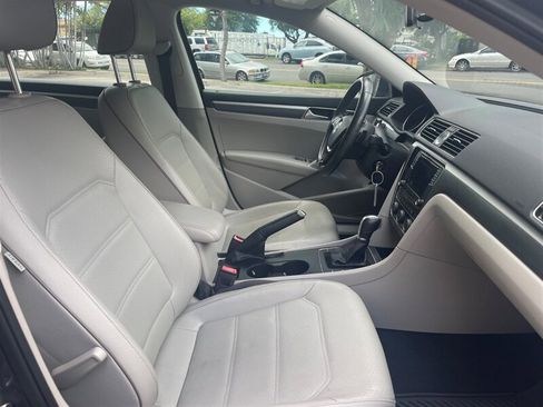 Used 2017 Volkswagen Passat 1.8T R-Line w/ R-Line Lighting Package FWD image 13
